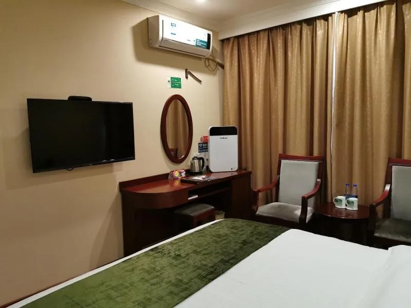 Bed in GreenTree Inn ShangHai Car Piers Studio Express Hotel