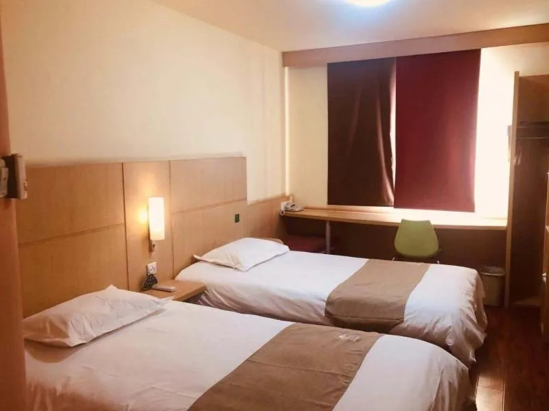 Bed in GreenTree Inn Tianjin Dagang Shihua Road Hotel