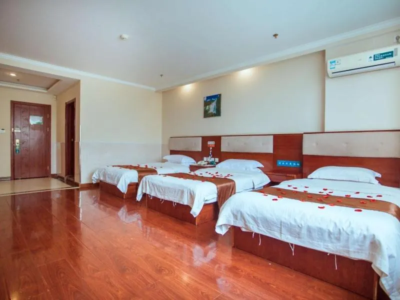 Bed in GreenTree Inn HeBei ZhangJiaKou ZhangBei Caoyuantian Rd ZhangKu Avenue Express Hotel