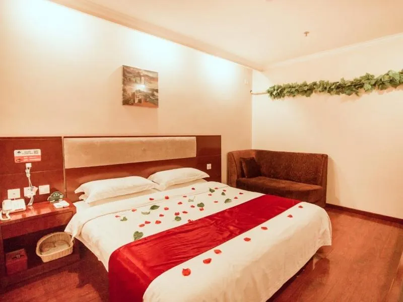 Bed in GreenTree Inn HeBei ZhangJiaKou ZhangBei Caoyuantian Rd ZhangKu Avenue Express Hotel