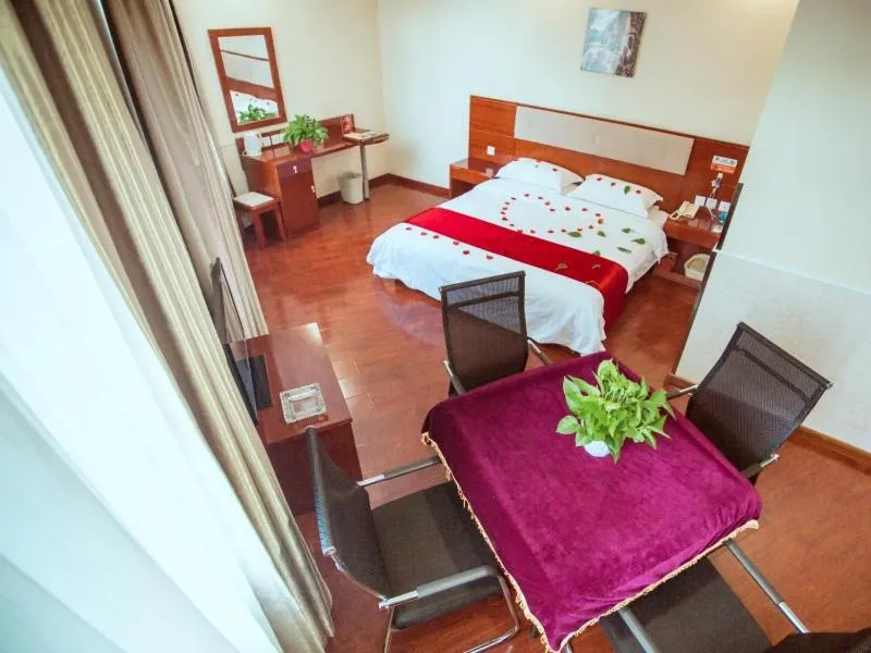 Bed in GreenTree Inn HeBei ZhangJiaKou ZhangBei Caoyuantian Rd ZhangKu Avenue Express Hotel