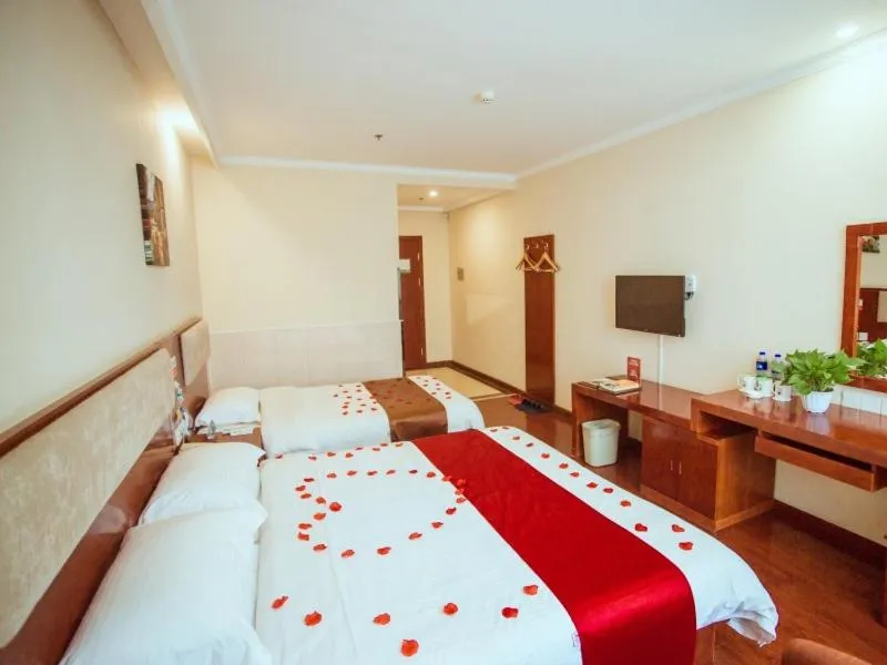 Bed in GreenTree Inn HeBei ZhangJiaKou ZhangBei Caoyuantian Rd ZhangKu Avenue Express Hotel