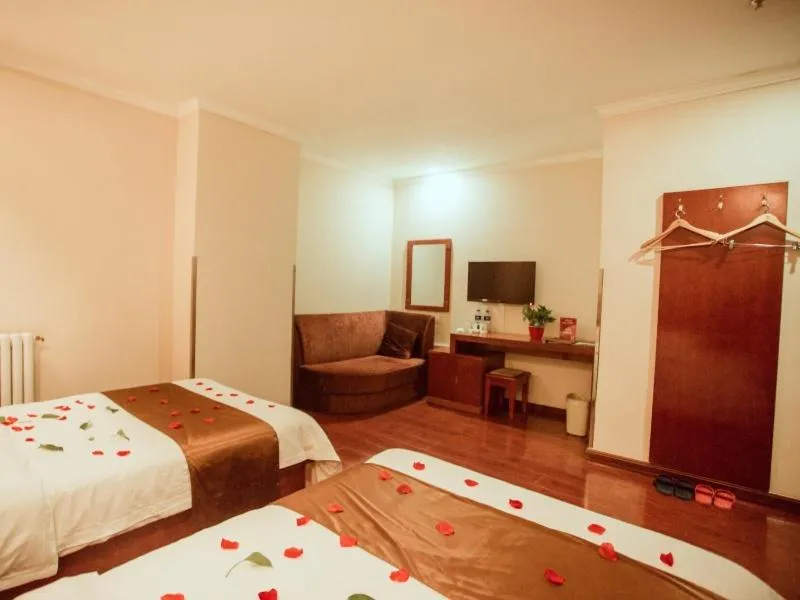 Bed in GreenTree Inn HeBei ZhangJiaKou ZhangBei Caoyuantian Rd ZhangKu Avenue Express Hotel