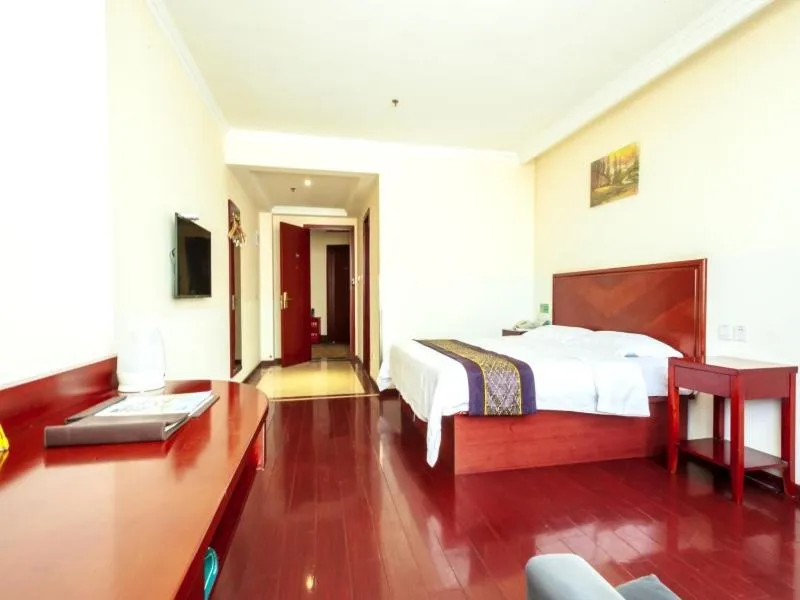 Bed in GreenTree Inn HeBei ChengDe Railway Station Southeast ChengDe Century City Business Hotel