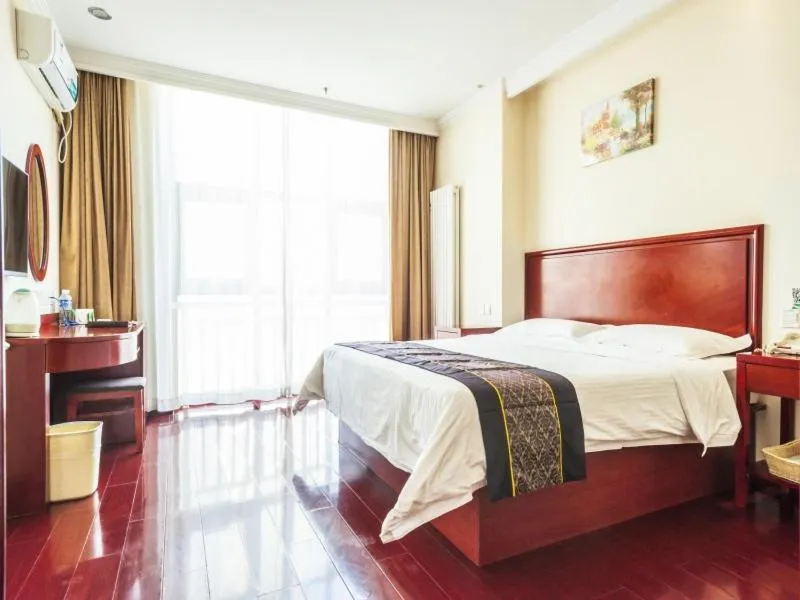 Bed in GreenTree Inn HeBei ChengDe Railway Station Southeast ChengDe Century City Business Hotel