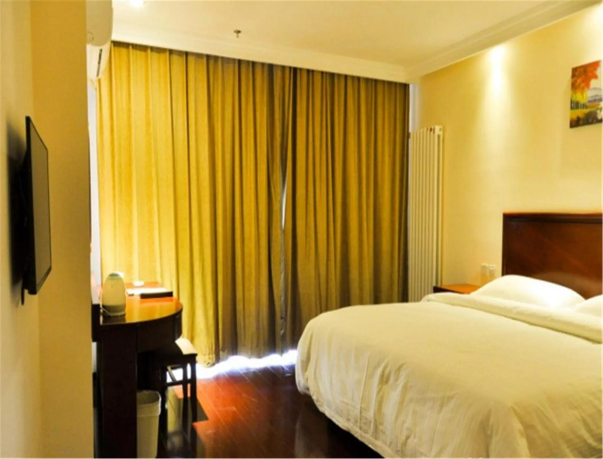 Bed in GreenTree Inn HeBei ChengDe Railway Station Southeast ChengDe Century City Business Hotel