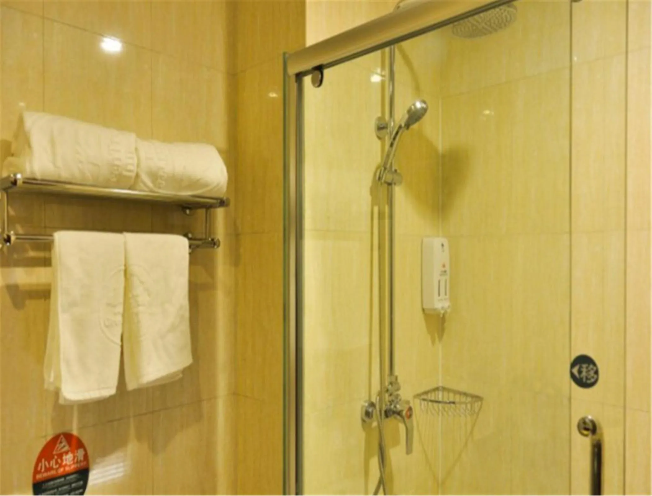 Bathroom in GreenTree Inn HeBei ChengDe Railway Station Southeast ChengDe Century City Business Hotel