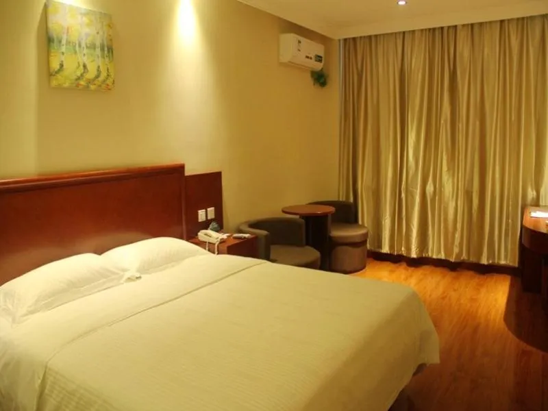 Bed in GreenTree Inn HeBei QinHuangDao ChangLi County MinSheng Road Walking Street Express Hotel