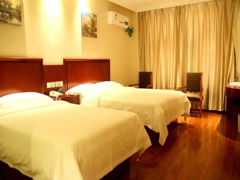 Bed in GreenTree Inn HeBei QinHuangDao ChangLi County MinSheng Road Walking Street Express Hotel