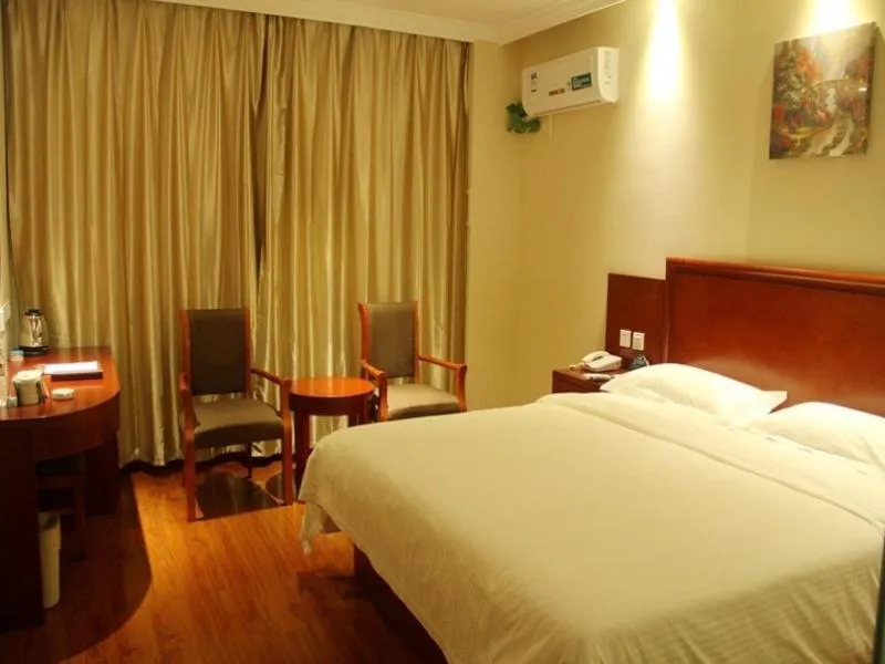 Bed in GreenTree Inn HeBei QinHuangDao ChangLi County MinSheng Road Walking Street Express Hotel