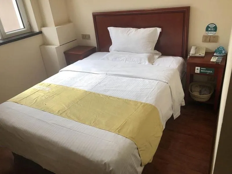 Bed in GreenTree Inn Shanxi Xinzhou South Jianshe Road Express Hotel