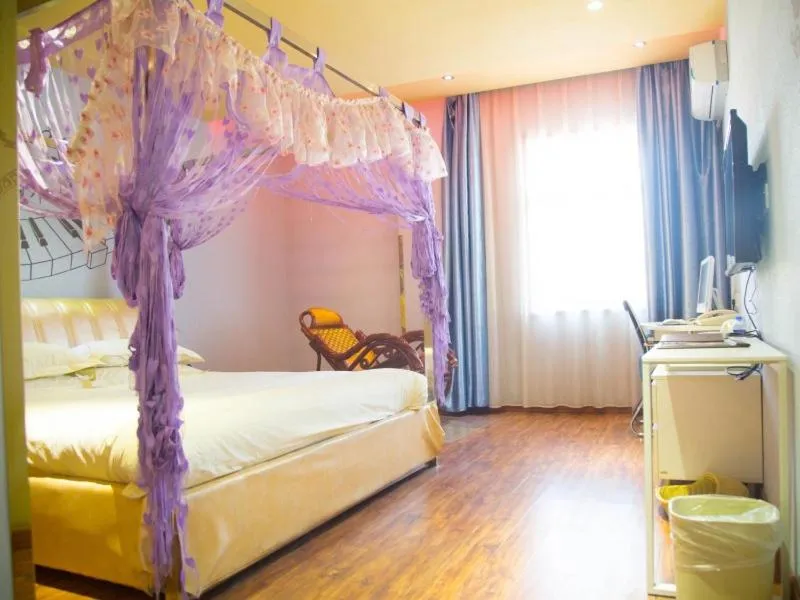 Bed in GreenTree Inn ShanXi LuLiang FengShan Road Central Park Express Hotel