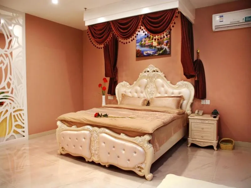 Bed in GreenTree Inn ShanDong WeiFang LinQu ZhanQian Road LuChuan Business Hotel