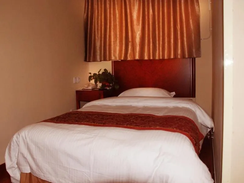 Bed in GreenTree Inn ShanDong WeiFang LinQu ZhanQian Road LuChuan Business Hotel