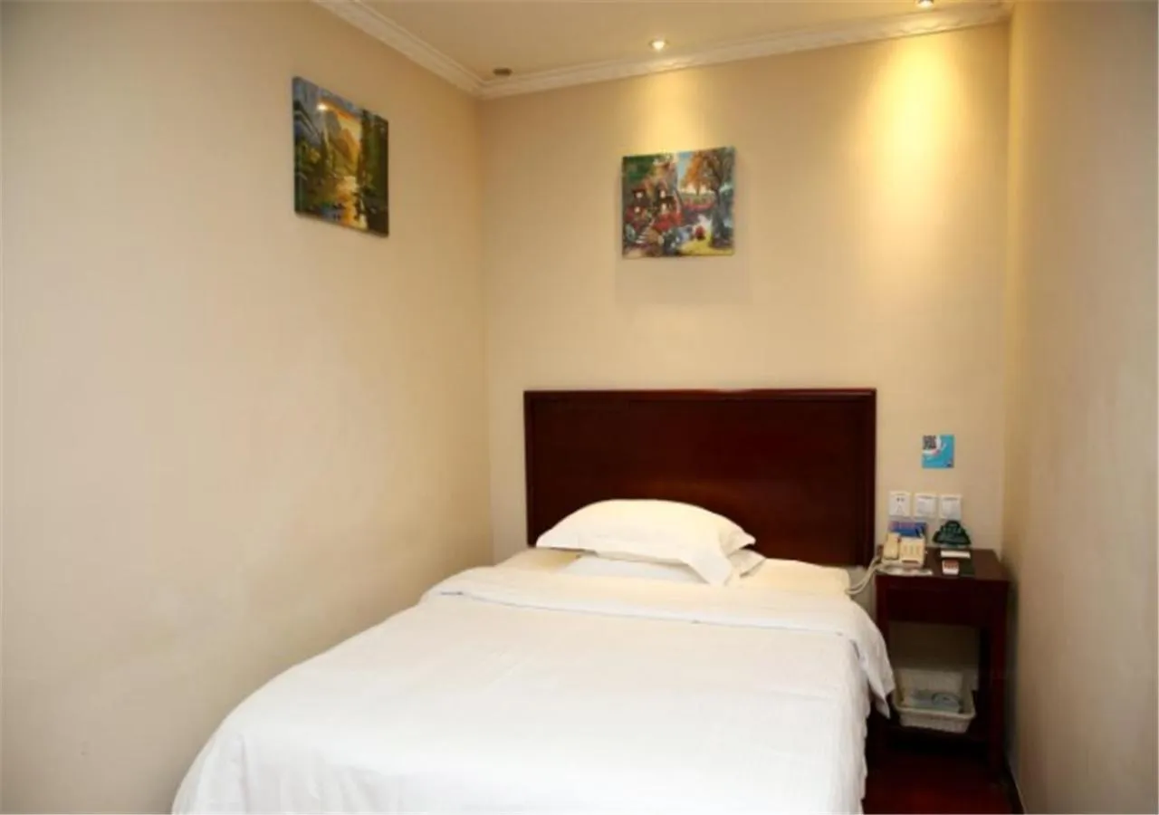 Bed in GreenTree Inn ShanDong JiNing ZouCheng ChangPingShan Road ChangPing Garden Express Hotel