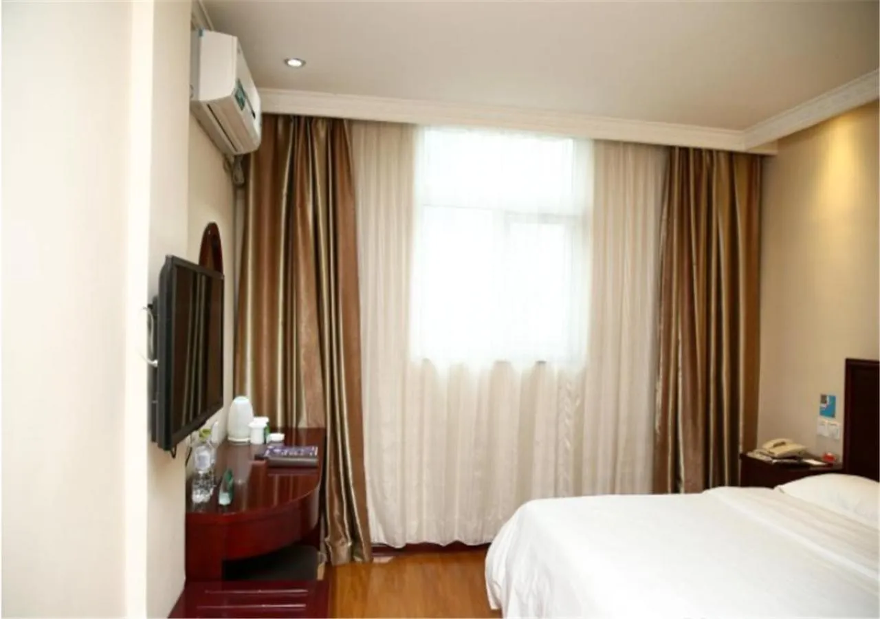 Bed in GreenTree Inn ShanDong JiNing ZouCheng ChangPingShan Road ChangPing Garden Express Hotel