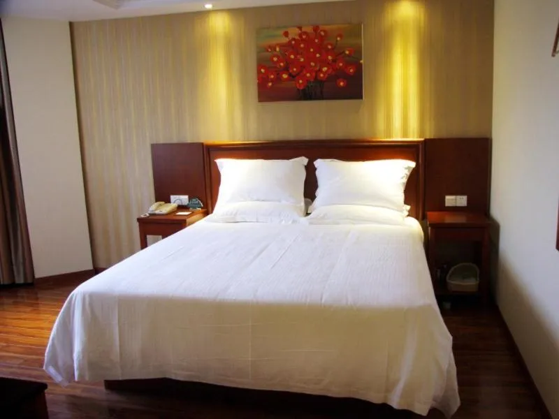 Bed in GreenTree Inn Anhui Chuzhou World Trade Plaza Longpan Express Hotel