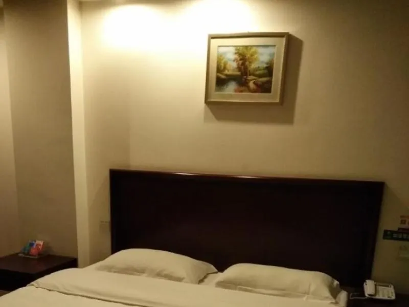 Bed in GreenTree Inn Anhui Huainan Liulizhan Express Hotel