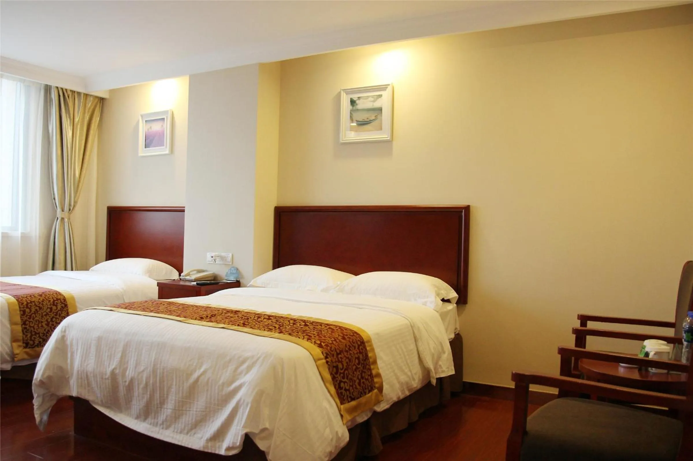 Bedroom, Bed in GreenTree Inn AnHui FuYang Railway StationW) XiangYang Road Business Hotel