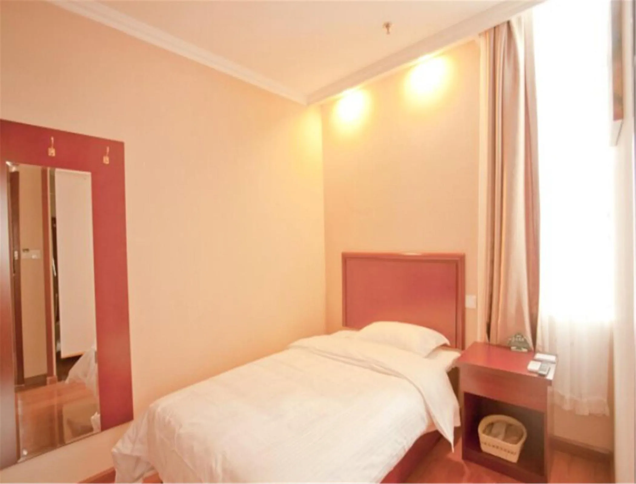 Photo of the whole room, Bed in GreenTree Inn Liaoning Dalian Railway Station South Shengli Square Express Hotel