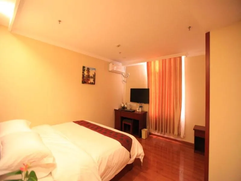 Bed in GreenTree Inn Liaoning Dalian Railway Station South Shengli Square Express Hotel