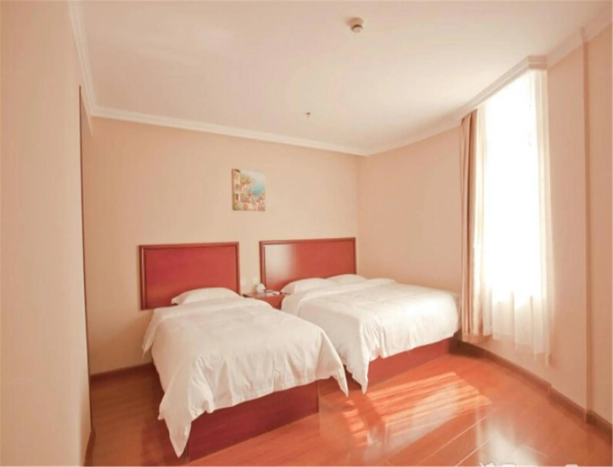 Photo of the whole room, Bed in GreenTree Inn Liaoning Dalian Railway Station South Shengli Square Express Hotel