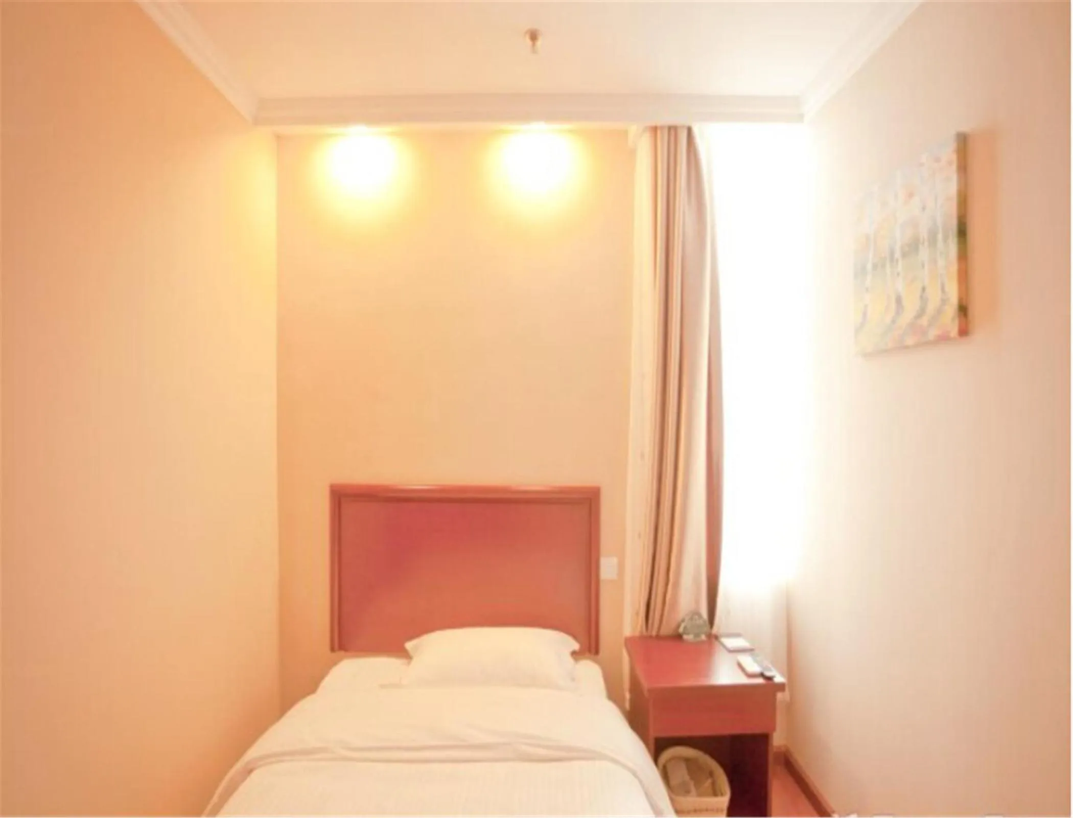 Photo of the whole room, Bed in GreenTree Inn Liaoning Dalian Railway Station South Shengli Square Express Hotel