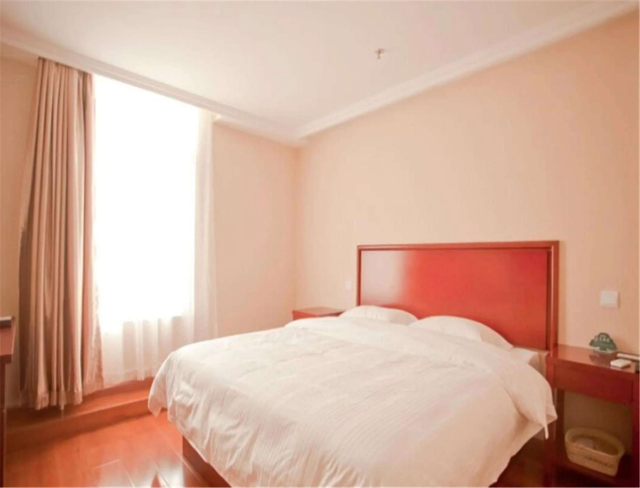 Photo of the whole room, Bed in GreenTree Inn Liaoning Dalian Railway Station South Shengli Square Express Hotel