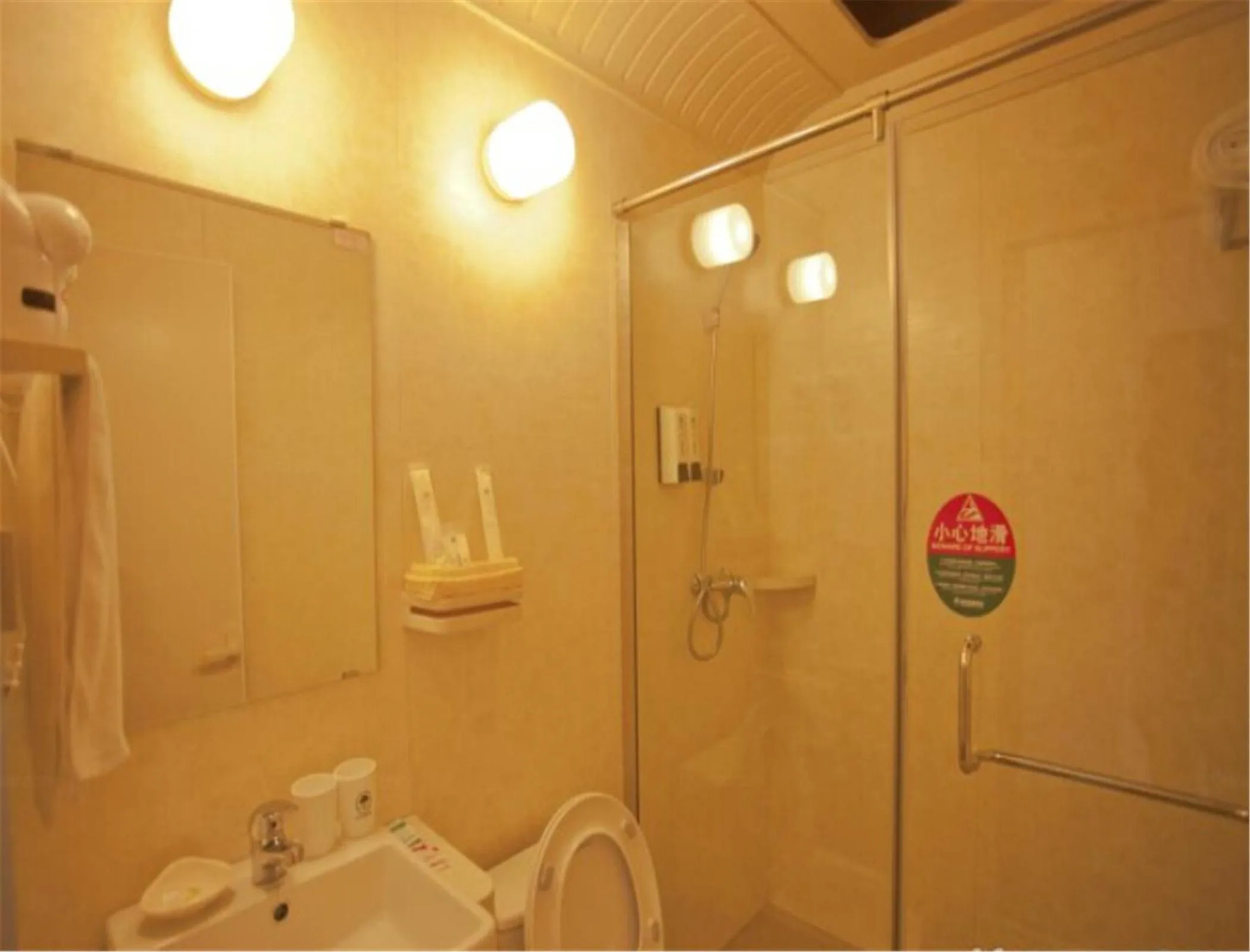 Toilet in GreenTree Inn Liaoning Dalian Railway Station South Shengli Square Express Hotel