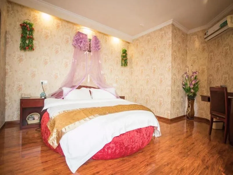 Bed in GreenTree Inn JiangSu WuXi DongTing Leather City Express Hotel