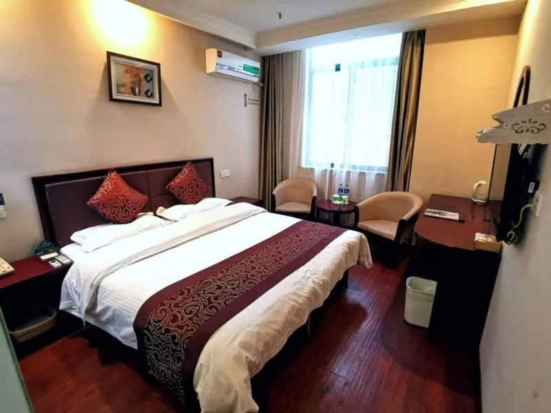 Bed in GreenTree Inn JiangSu WuXi BaShi HuaXiaQingCheng XiGang Road Shell Hotel