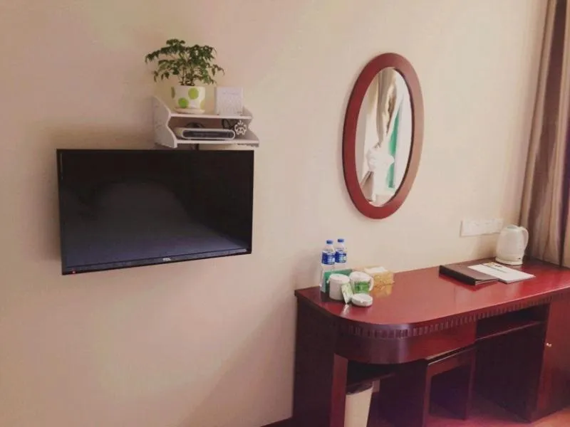 GreenTree Inn JiangSu WuXi BaShi HuaXiaQingCheng XiGang Road Shell Hotel