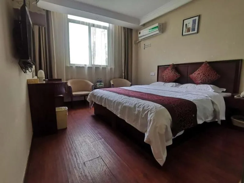 Bed in GreenTree Inn JiangSu WuXi BaShi HuaXiaQingCheng XiGang Road Shell Hotel