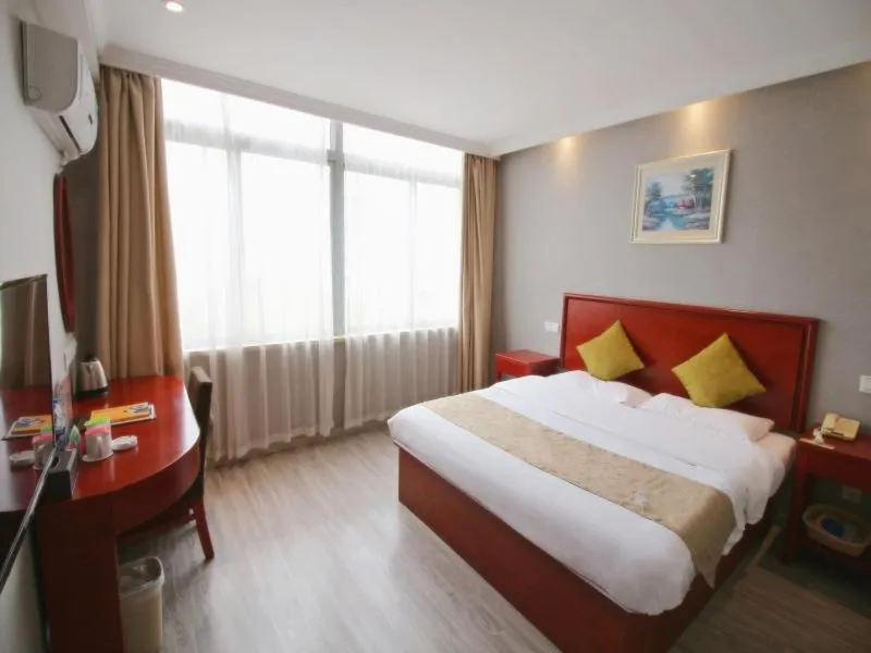 Bed in GreenTree Alliance JiangSu SuZhou Industrial Park LianFeng Plaza Hotel