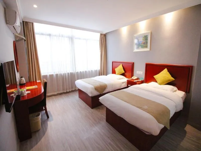 Bed in GreenTree Alliance JiangSu SuZhou Industrial Park LianFeng Plaza Hotel