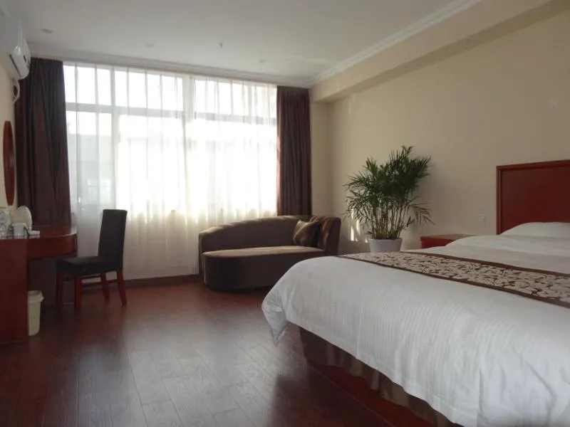 Bed in GreenTree Inn JiangSu YanCheng XiangShui ChenJiaGang RenMin E) Road HuangHai Road Business Hotel