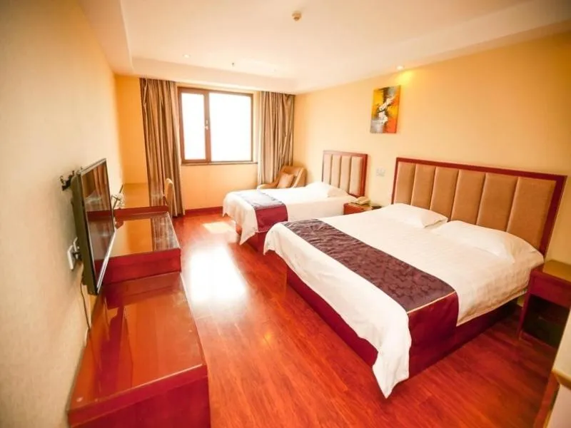 Bed in GreenTree Inn Shandong Qingdao Wuyishan Road Jiashike Shopping center Business Hotel