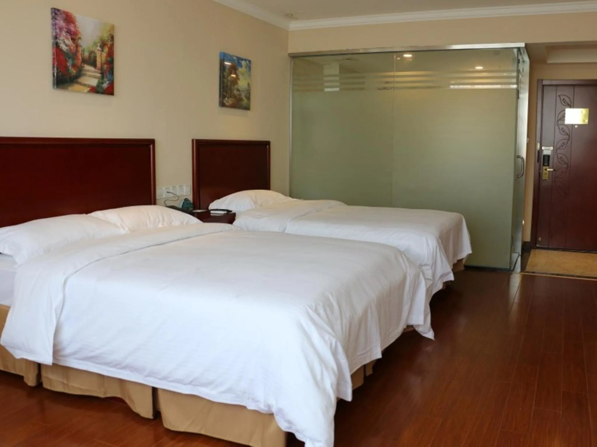 Photo of the whole room, Bed in GreenTree Inn Shandong Qingdao Wuyishan Road Jiashike Shopping center Business Hotel