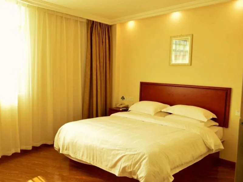 Bed in GreenTree Inn Shandong Qingdao Jiaozhou Bus Terminal Station Hai'er Avenue Express Hotel