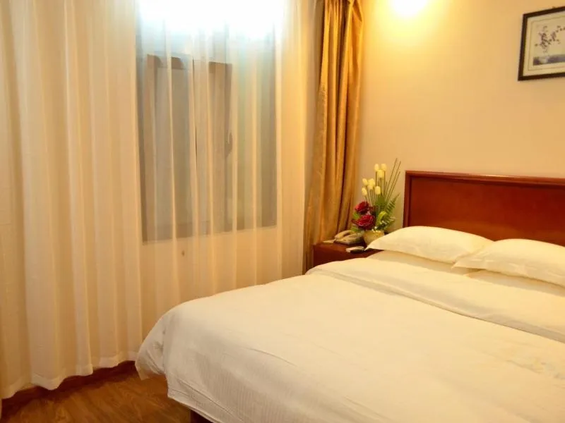 Bed in GreenTree Inn Shandong Qingdao Jiaozhou Bus Terminal Station Hai'er Avenue Express Hotel