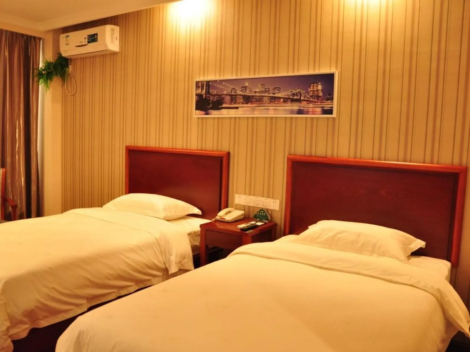 Bed in GreenTree Inn Anhui Hefei Mengcheng Road Beierhuan Express Hotel
