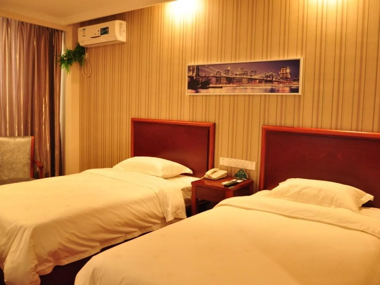 Bed in GreenTree Inn Anhui Hefei Mengcheng Road Beierhuan Express Hotel