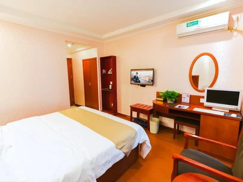 Bed in GreenTree Inn Zhejiang Shaoxing Paojiang Industrial Park Tanggong Road Business Hotel