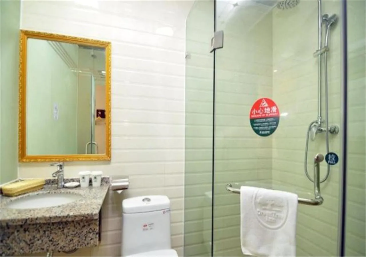 Bathroom in GreenTree Inn Yunnan Kunming Chenggong University City Shilin Street Express Hotel