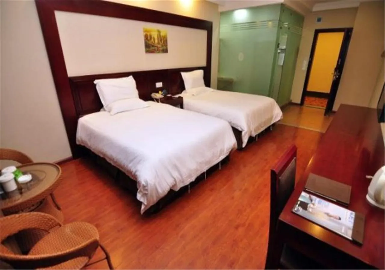 Bed in GreenTree Inn Yunnan Kunming Chenggong University City Shilin Street Express Hotel