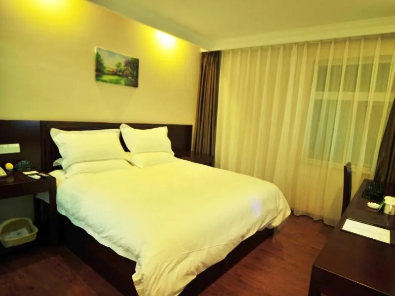 Bed in GreenTree Inn Yunnan Kunming Chenggong University City Shilin Street Express Hotel