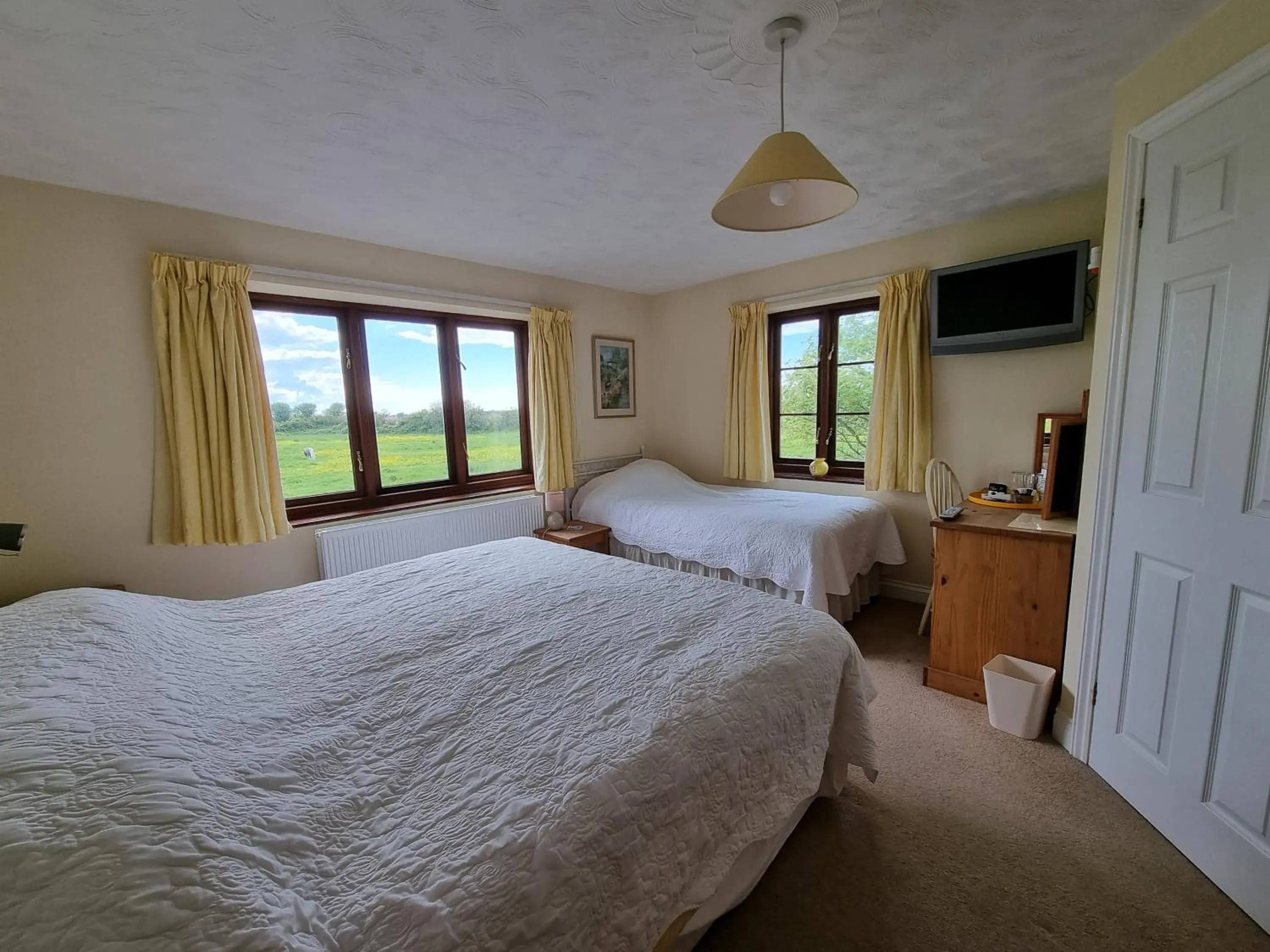 Triple Room with Shower - single occupancy in Burnt House Farm Triple Room with Shower - single occupancy in Burnt House Farm