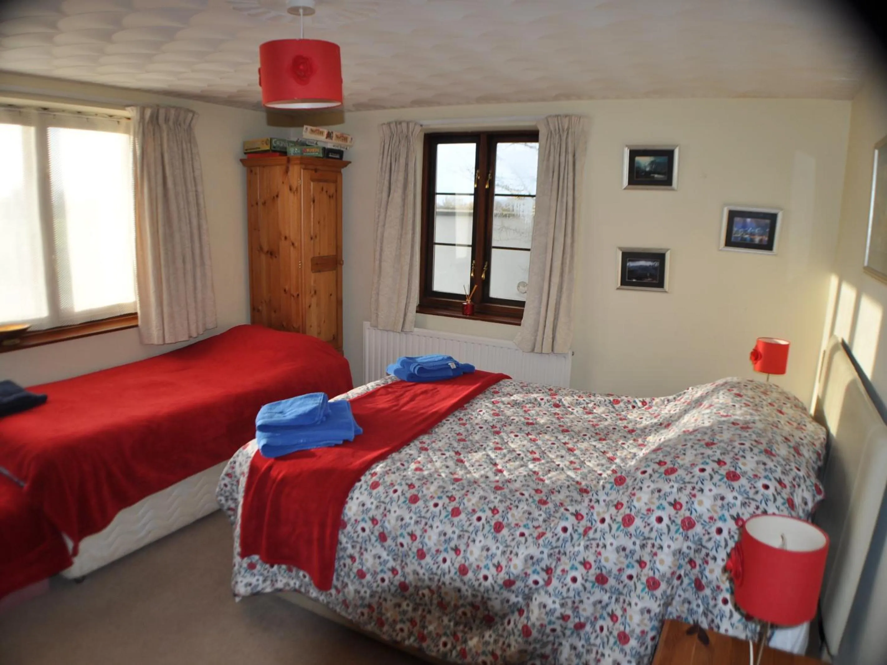 Bedroom, Bed in Burnt House Farm