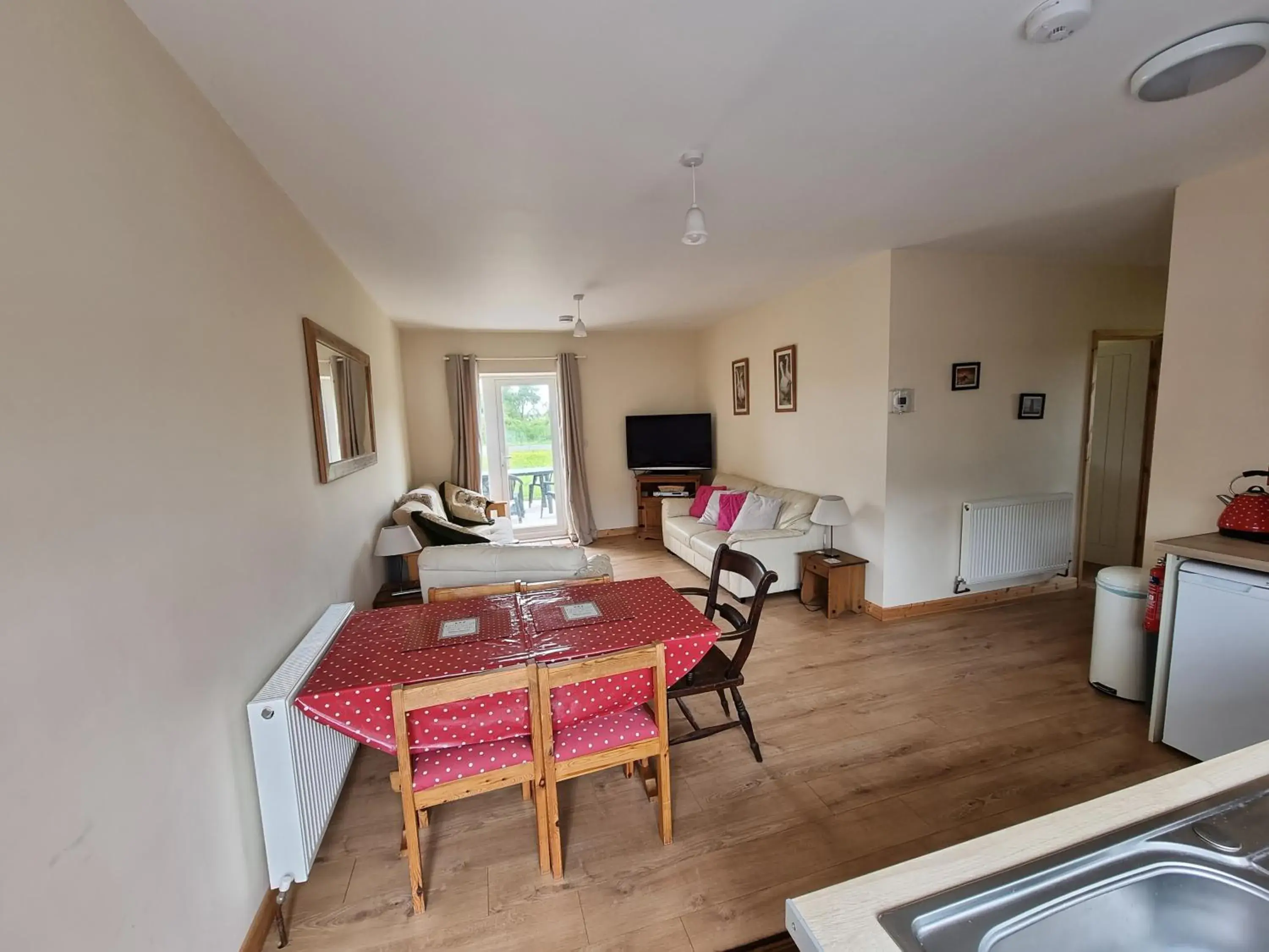 Three-Bedroom Cottage in Burnt House Farm Three-Bedroom Cottage in Burnt House Farm