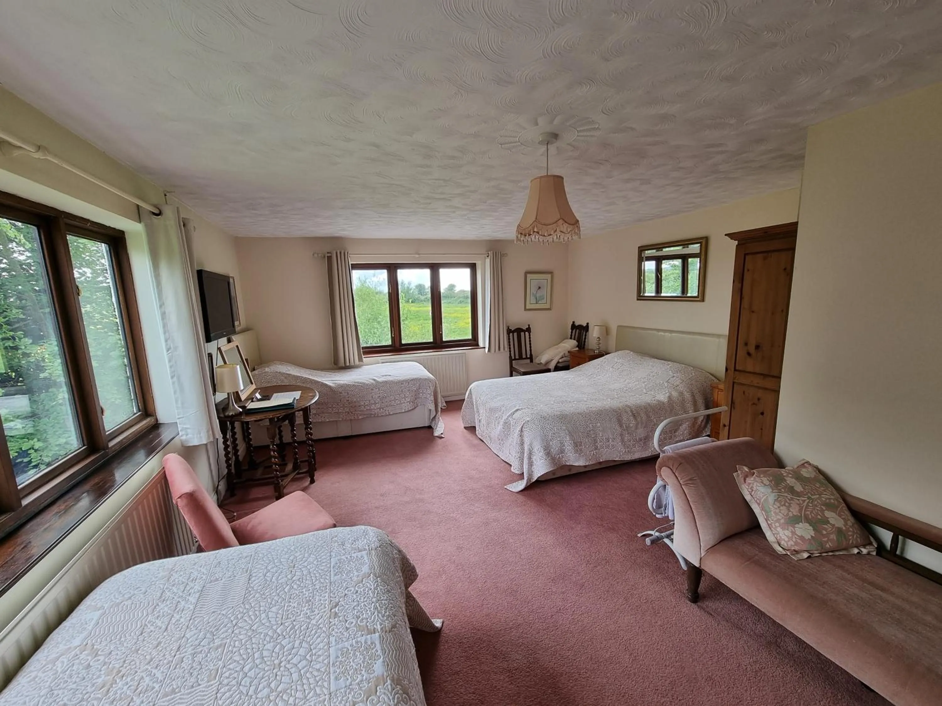Bedroom, Bed in Burnt House Farm